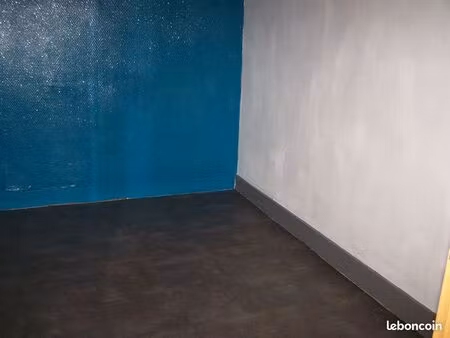 eu beau local 1pièce- rez chaussé 12m2