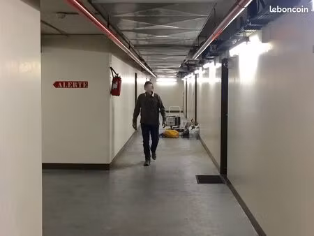 ★ local de stockage  archives  cave★ st cloud  boulogne