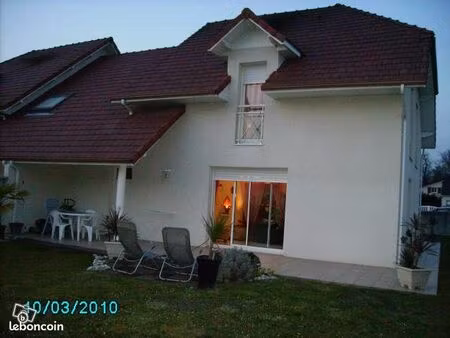 location maison mitoyenne située dans le haut de lescar