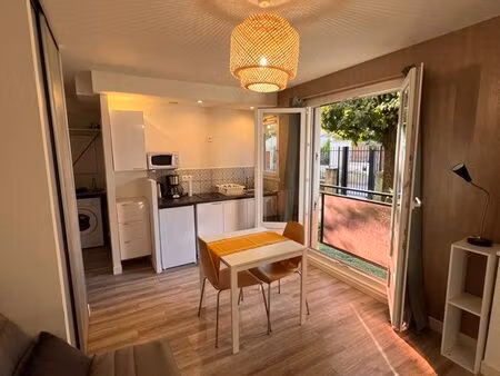 studio 20 m2  (eau  électricité  internet  tv  chauffage compris)