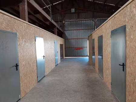 location garage box et parking à pontorson (50170) : à louer / 18m² pontorson