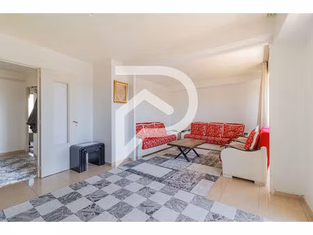 appartement avec balcon et box  3 chambres (possibilité 4eme)