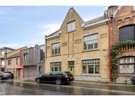klassevol huis met 5 slaapkamers  3 badkamers  garage en ruime tuin te sint-kruis (brugge)