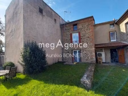 maison avec cour terrain  proche tous commerces école et gare !