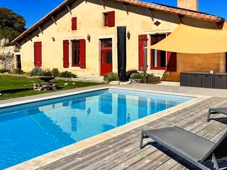 maison de 4 pièces de 213 m² située à berson