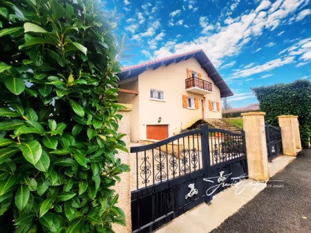 présilly maison 203 m2 avec appartement indépendant  pool