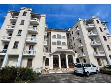 t1bis etudiant ou jeune salarié en activité excellent etat