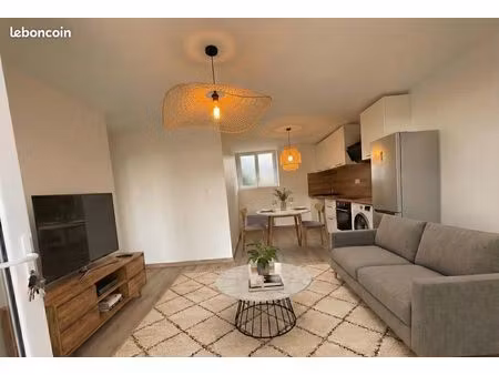 superbe f3 rénové  non meublé - quartier grand village