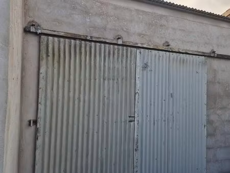 parking/box 60 m² montpellier-de-médillan