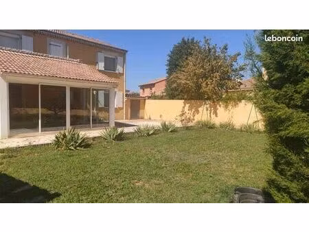 loue maison 5 chambres double garage avec un terrain de 800m2