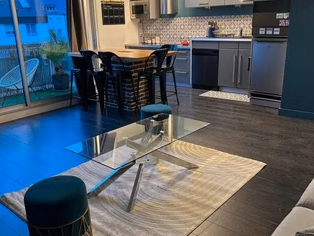 loue appartement t3 meublé (très proche du port)