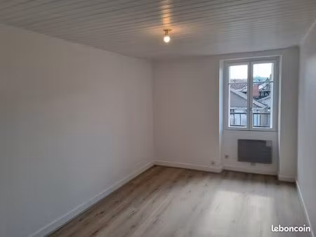 t3-49m2- place de l'église