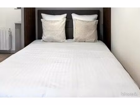 appartement   1350 toutes charges comprises   paris 8ème