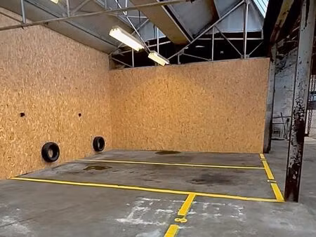 parking collectif sécurisé (digicode) voiture moto camping-car