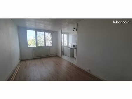 studio 31.8 m2 secteur hôpital louis mourier