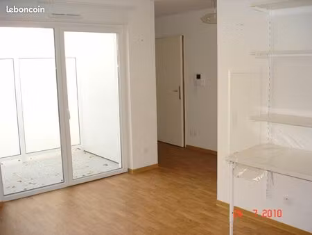studio 25 m² + parking à illkirch / proche tram  campus