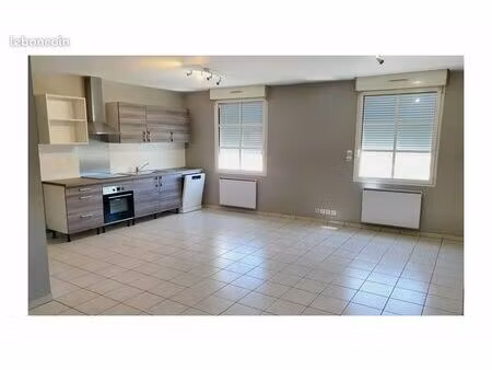 location appartement t3 2ch 74 m2 + parking privé fermé hyper centre laval