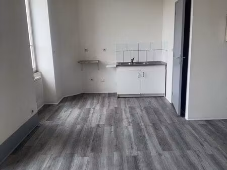 studio lumineux - centre thizy -les-bourgs (69240) loyer 330/mois (dont charges)/ surface 