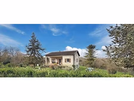 maison en pleine nature proche d'une rivière
