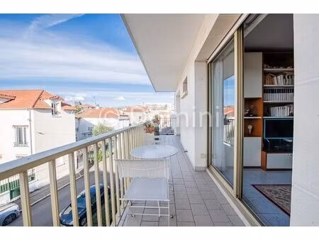 3 pieces avec 2 balcons et parking