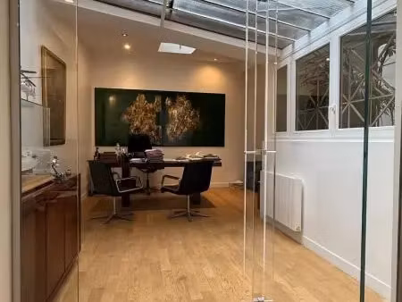 vente des murs vides d'une boutique