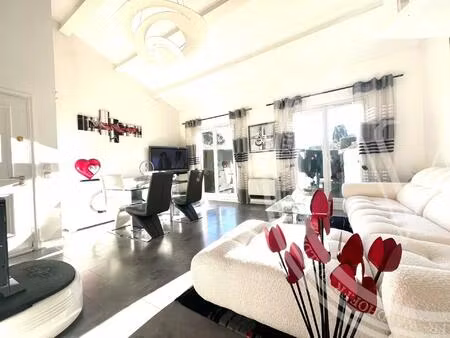 maison 3 chambres dans un domaine.