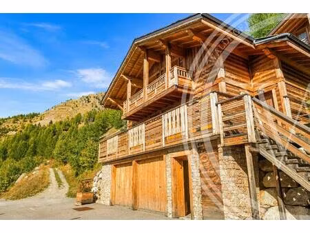 chalet alpin rénové avec vue panoramique sur les pentes  garage et local à skis
