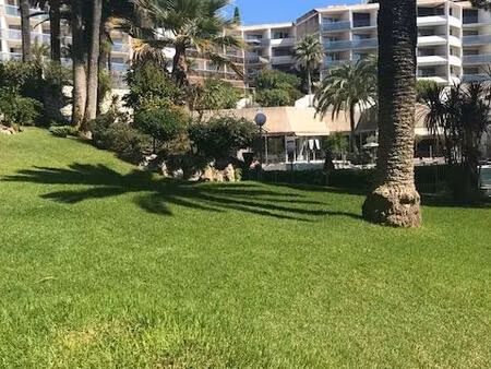 location appartement 2 pièces 50 m² à cannes (06400)