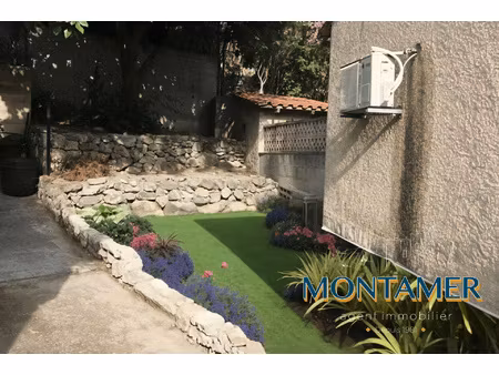 maisonnette avec jardin sur le village de la vesse