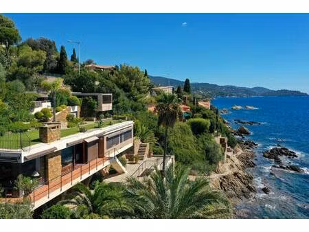 exclusivité - villa d'architecte - pied dans l'eau - 4 chambres - piscine - carport