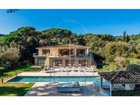villa avec vue dégagée sur les vignes et la mer