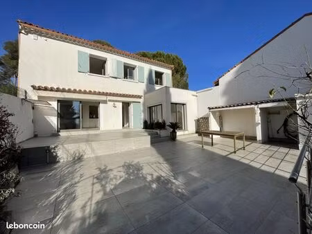 jolie maison au calme - proche du centre- 4 chambres - piscine