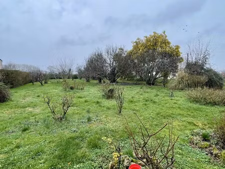 terrain constructible de 1300 m²