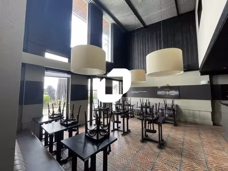 location commerce le haillan 33185