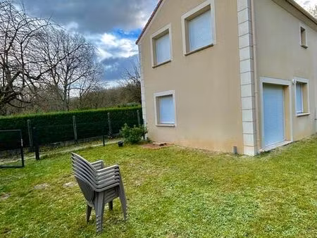 maison récente avec jardin