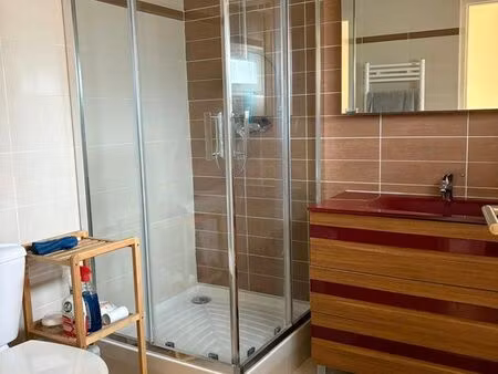 f3 meublé 48 m² – 1er étage – calme – proche rer e & a