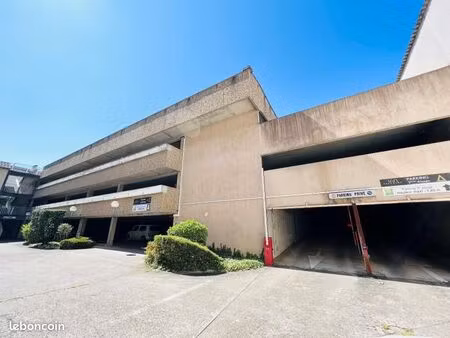 parking 11 m² macon