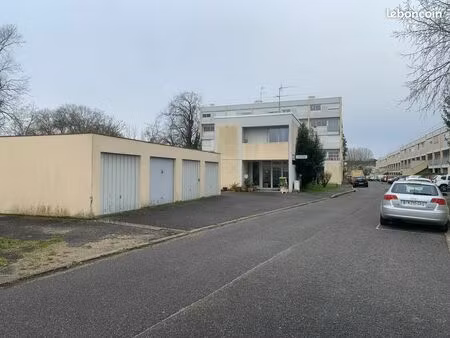 location garage quartier noes