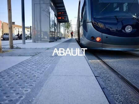 location local professionnel 70m² bordeaux 33000