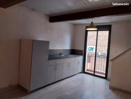 à louer – maison 2 chambres  garage et cuisine équipée – centre du village