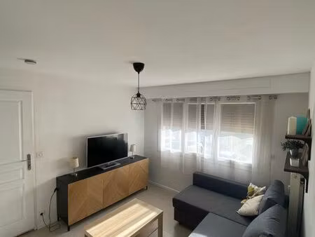 studio 24 2 m² meublé lumineux avec parking – garantie visale exigée – hyères centre