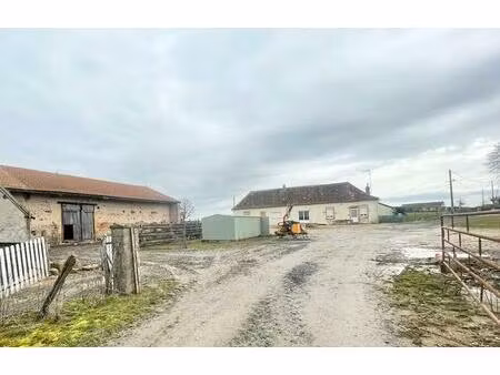 corps de ferme avec maison de 94 m² et 5.1 ha de pré