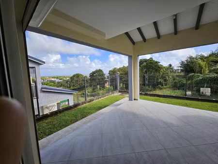 location maison 4 pièces 76m² petit bourg 97170