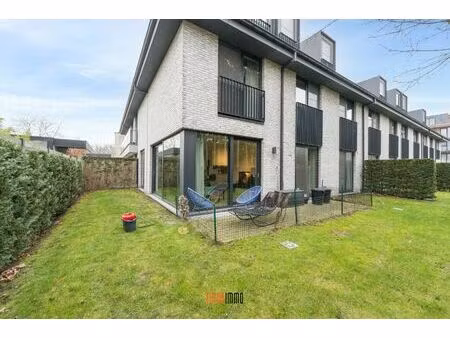 hoekappartement met bovengrondse parking