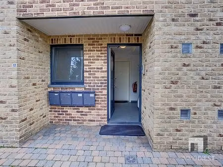 gelijkvloers appartement met ingesloten koertje