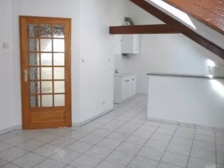 longwy-haut : tres bel appartement f2 sous combles