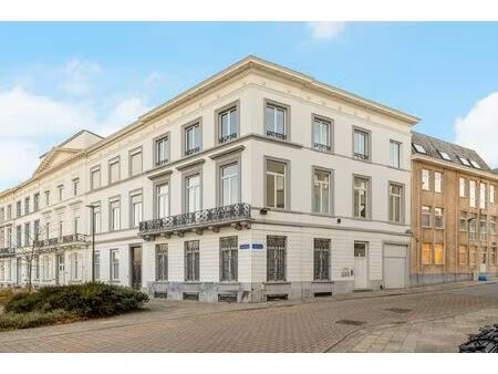 karaktervol kantoorgebouw te huur in hartje mechelen