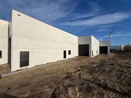 nieuwbouw kmo-unit 380 m² + 107 m² kantoor op topligging in evergem