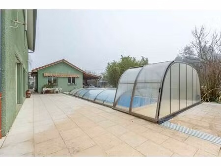 maison de 8 pièces de 235 m² à charantonnay