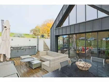 spacieuse longère rénovée avec piscine à la bazoge